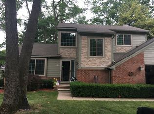 1574 Cardinal Rdg, West Bloomfield, MI 48324