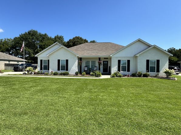 330 Magnolia Ln