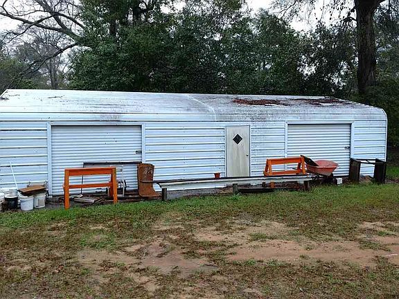 4th image of 218 E Maxwell St