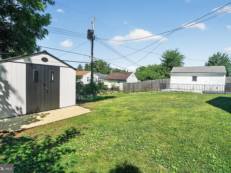 137 Walker Ln — Photo 36