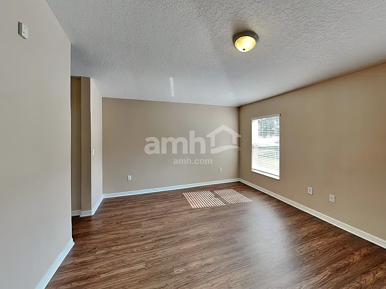 2305 Lawrence Hall St — Photo 7