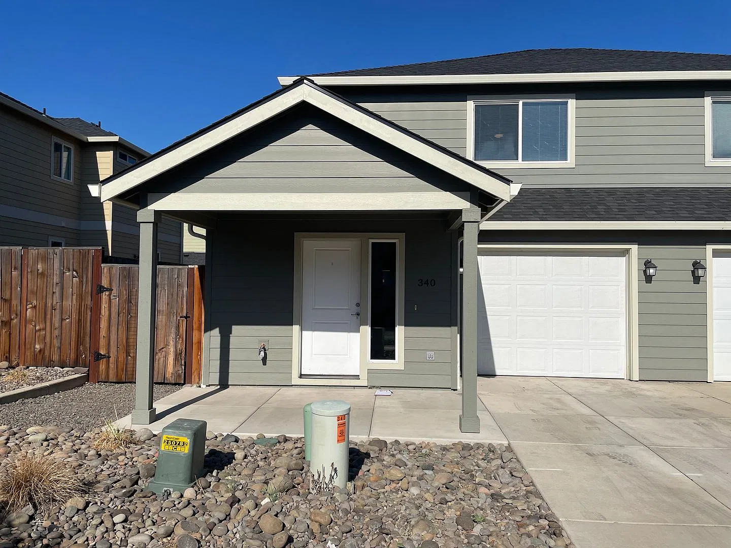 Stunning 3 Bedroom 2.5 Bath Townhome Located in The Friendly Town of Talent — Photo 1