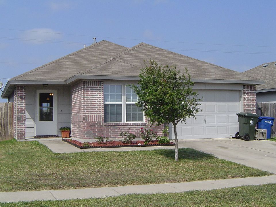 Great Curb Appeal!