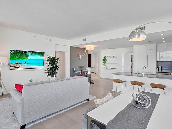 4th image of 88 SW 7th St APT 3511
