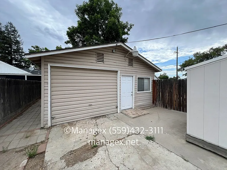 1011 3rd St — Photo 2