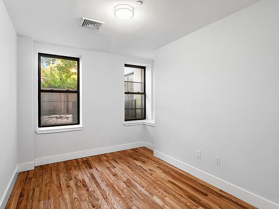 4th image of 365 Tompkins Ave #1R