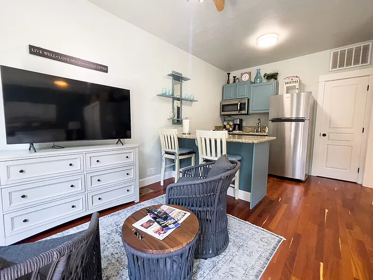 175 E E St — Photo 22