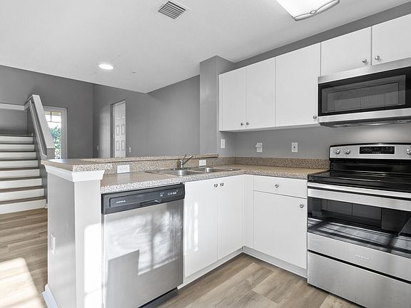 5th image of 4822 Chancellor Dr APT 20