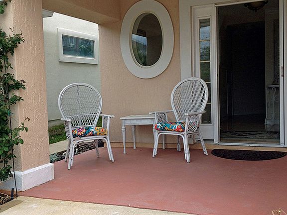 2nd image of 672 Sand Isles Cir