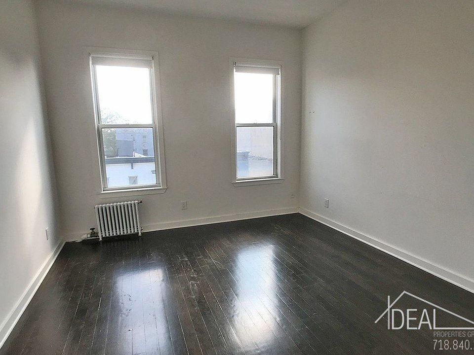 2nd image of 209 24th St #2RR