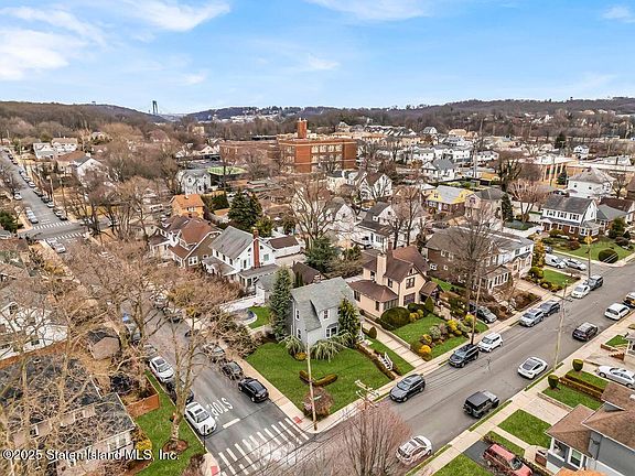 3rd image of 195 Fairview Ave