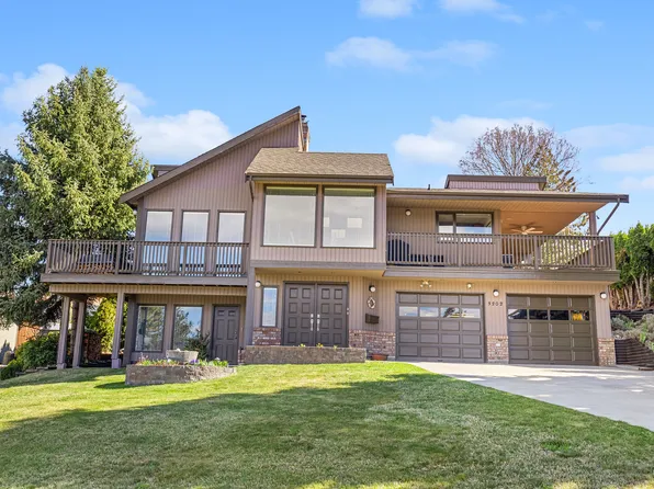 3202 Sundance Dr, West Kelowna, BC V4T 1S4