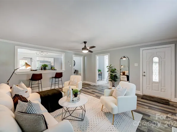 406 N Davis St, Dallas, NC 28034