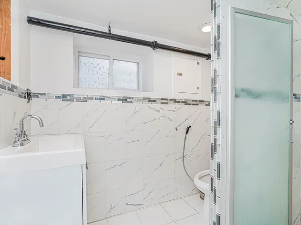 617 East 52nd Street image 18 of 22