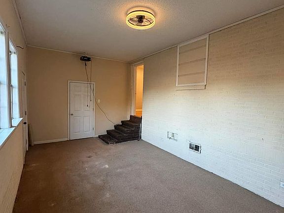 3rd image of 302 Fairforest Dr #A