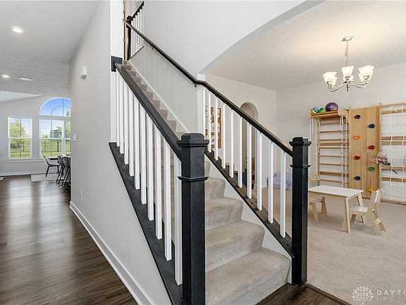 3rd image of 894 Acorn Dr
