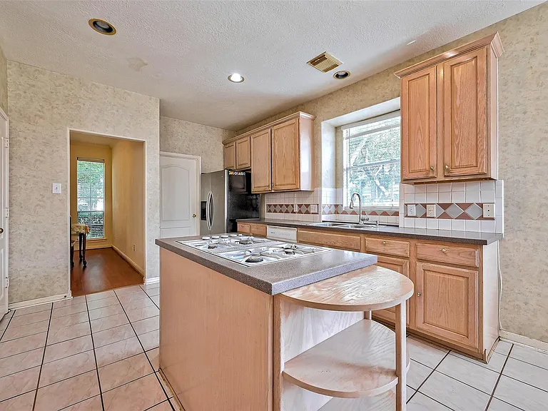 6806 Rhodes Ct — Photo 21