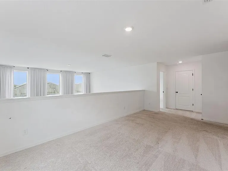 756 Steerview St — Photo 17