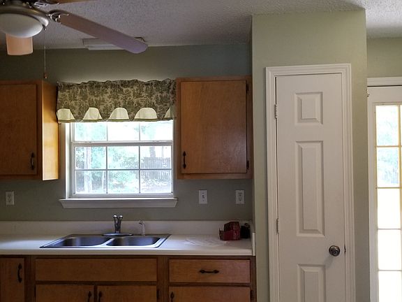3rd image of 216 Brittany Ln
