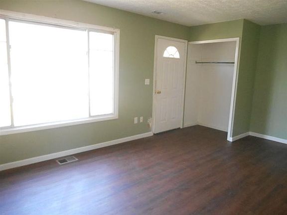 2nd image of 208 E Circle Dr