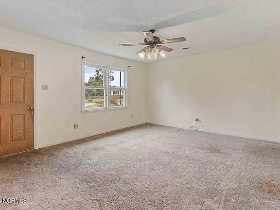 3rd image of 210 Shaw Court