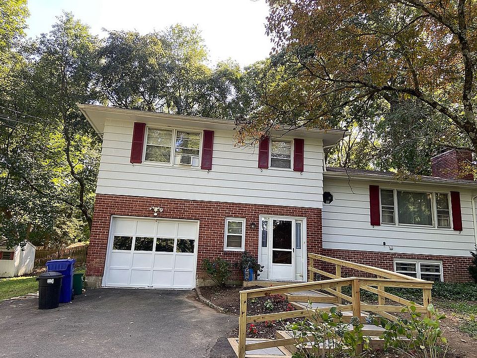 2nd image of 32 Saint Marys Ln
