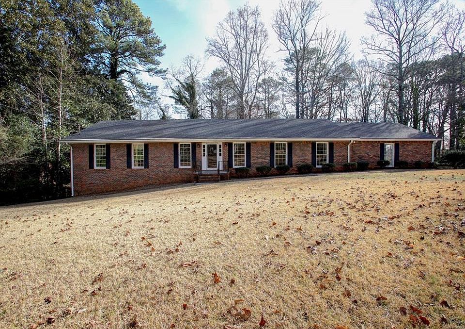 1st image of 3323 Pinetree Dr SE