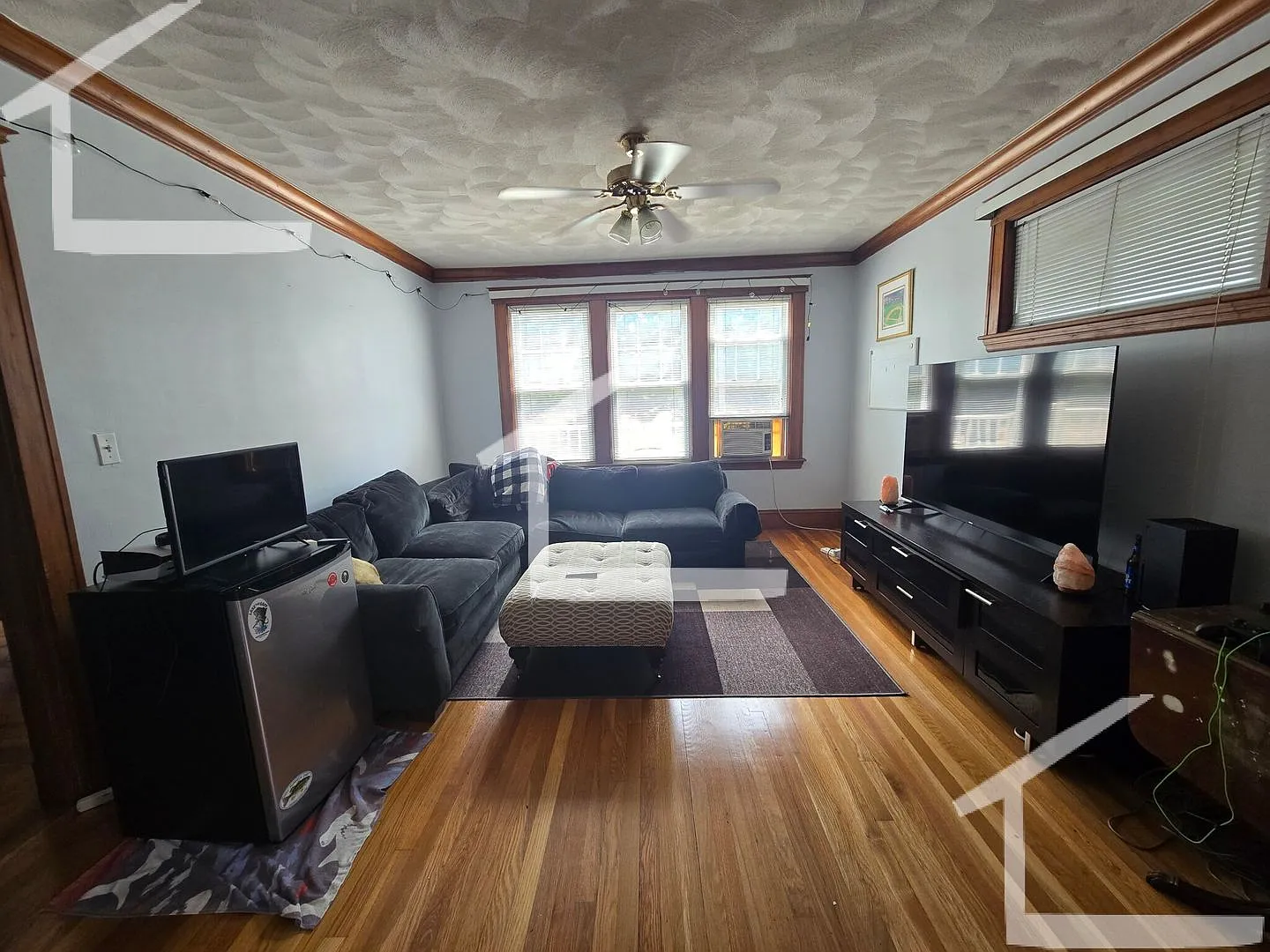 3 bed in Brighton steps from BC — Photo 1