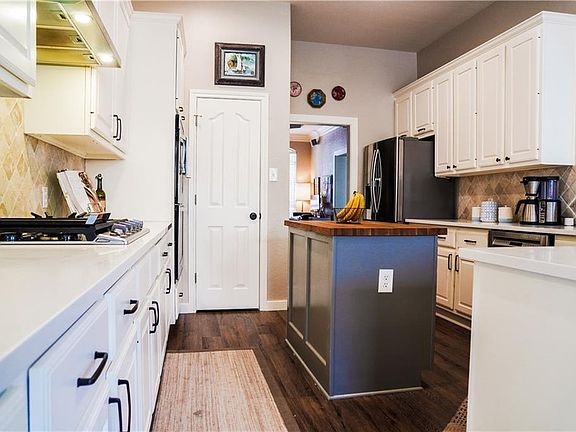 2nd image of 1402 Lake Bluff Cv
