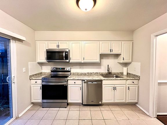 3rd image of 3335 Breckenridge Ct