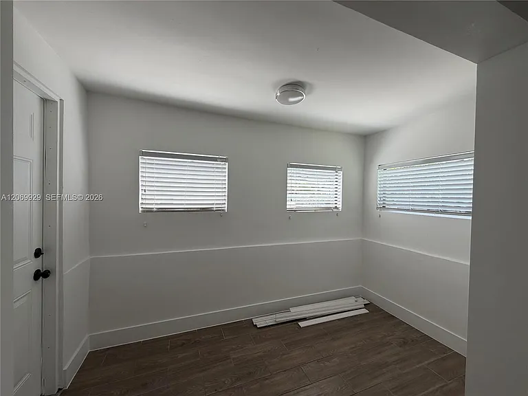 107 W Pembroke Rd — Photo 8