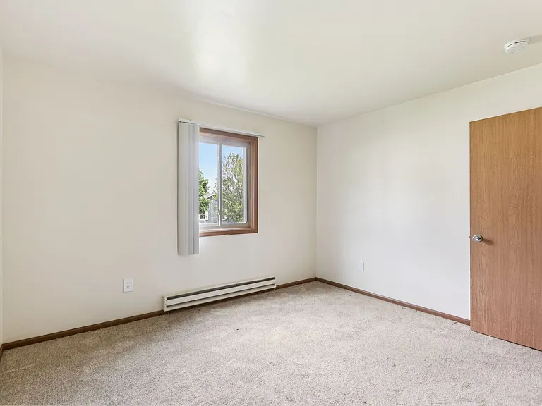 Woodfield Heights Apartments — Photo 45