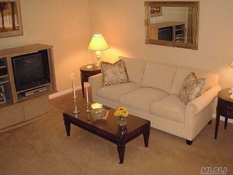 2nd image of 6 Norfolk Ct