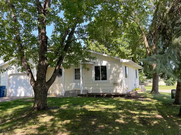 703 Washington Ct NW, Elk River, MN 55330