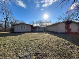 29711 W Thirteen Mile Rd, Farmington Hills, MI 48334