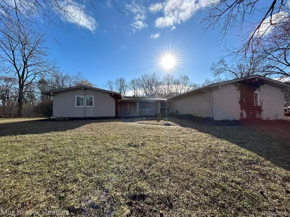 29711 W Thirteen Mile Rd, Farmington Hills, MI 48334