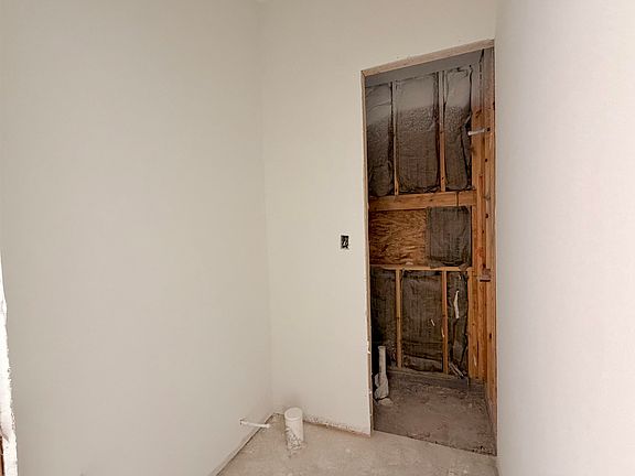 5th image of 1605 Secretaria Ln