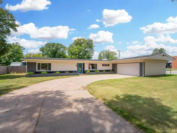 725 Westview Dr, Mulvane, KS 67110