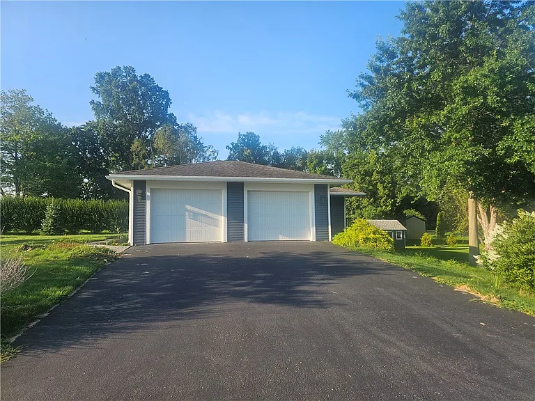 7497 Lake Ave — Photo 2