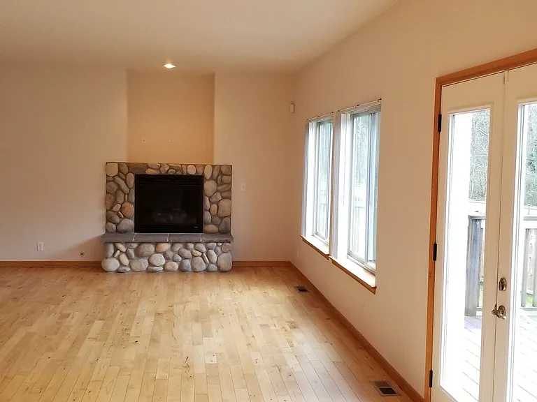 1847 Redwood Dr — Photo 9