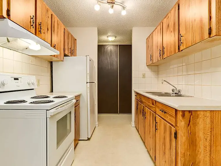 25 Howarth St #313 — Photo 7