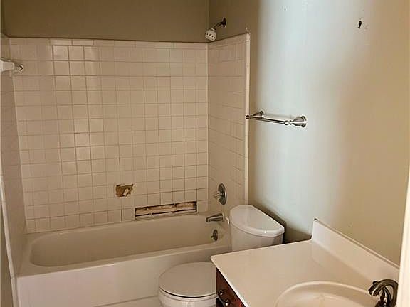 4th image of 608 9th St