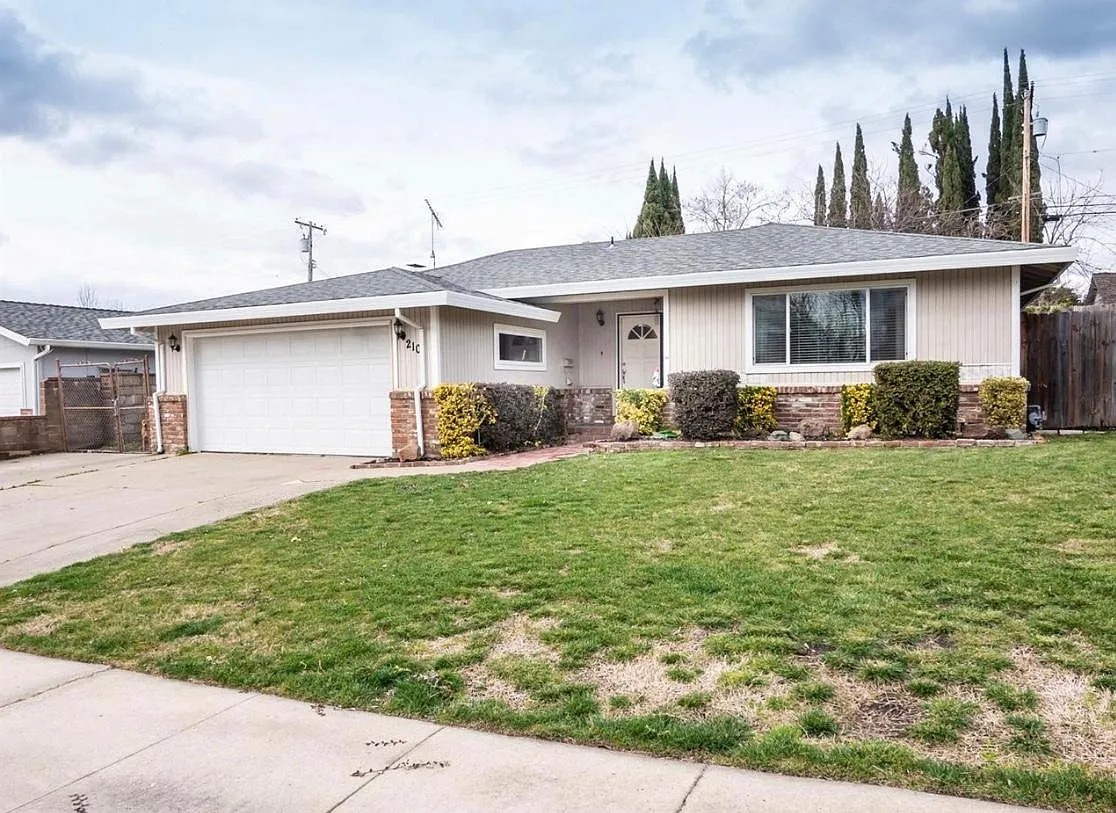 4 bed, 1564 sqft, $2,950 — Photo 2