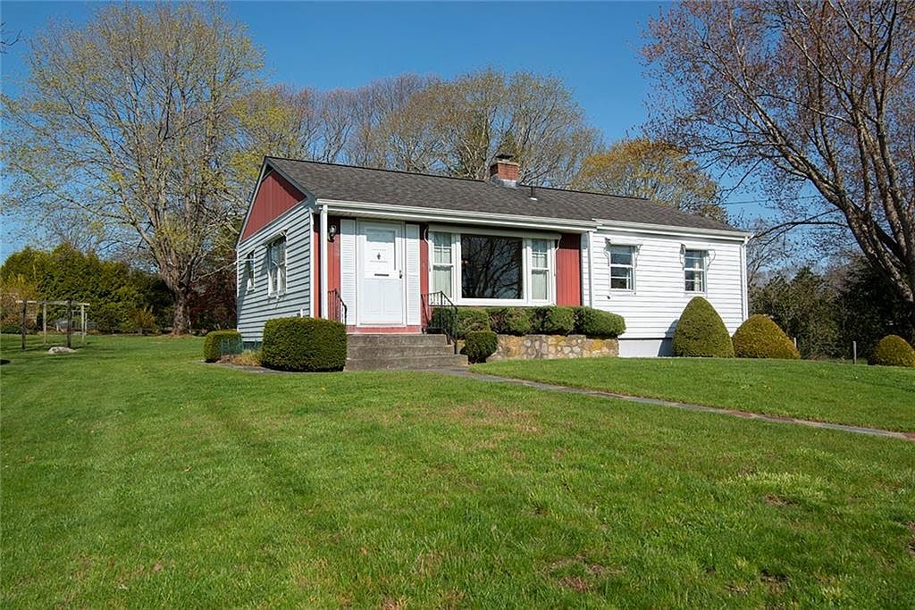 29 Stuart St Westerly RI 02891 Zillow