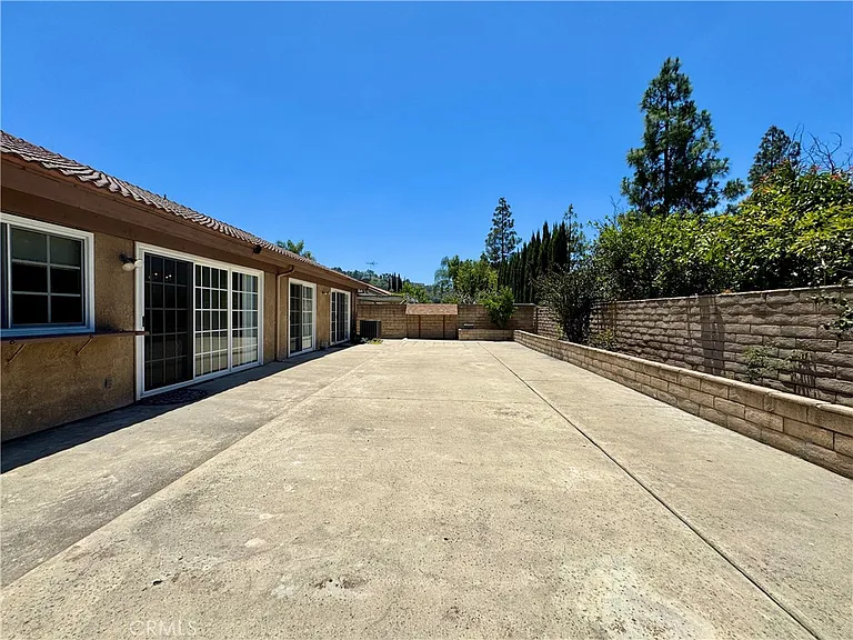 1421 Meadow Glen Rd — Photo 43