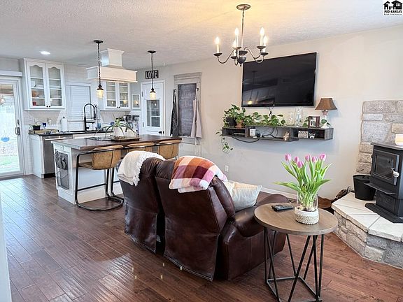 2nd image of 1112 Glendale Rd