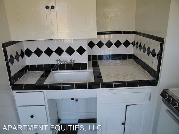 3rd image of 1930 Whitley Ave #3177410