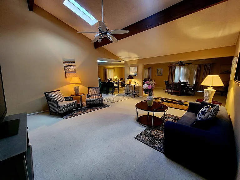 110 Florida Park Dr — Photo 2