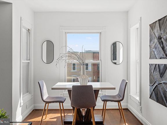 2nd image of 1040 6th St NE #302