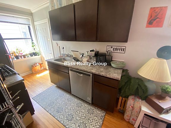 3rd image of 7006 N Paulina St #3A